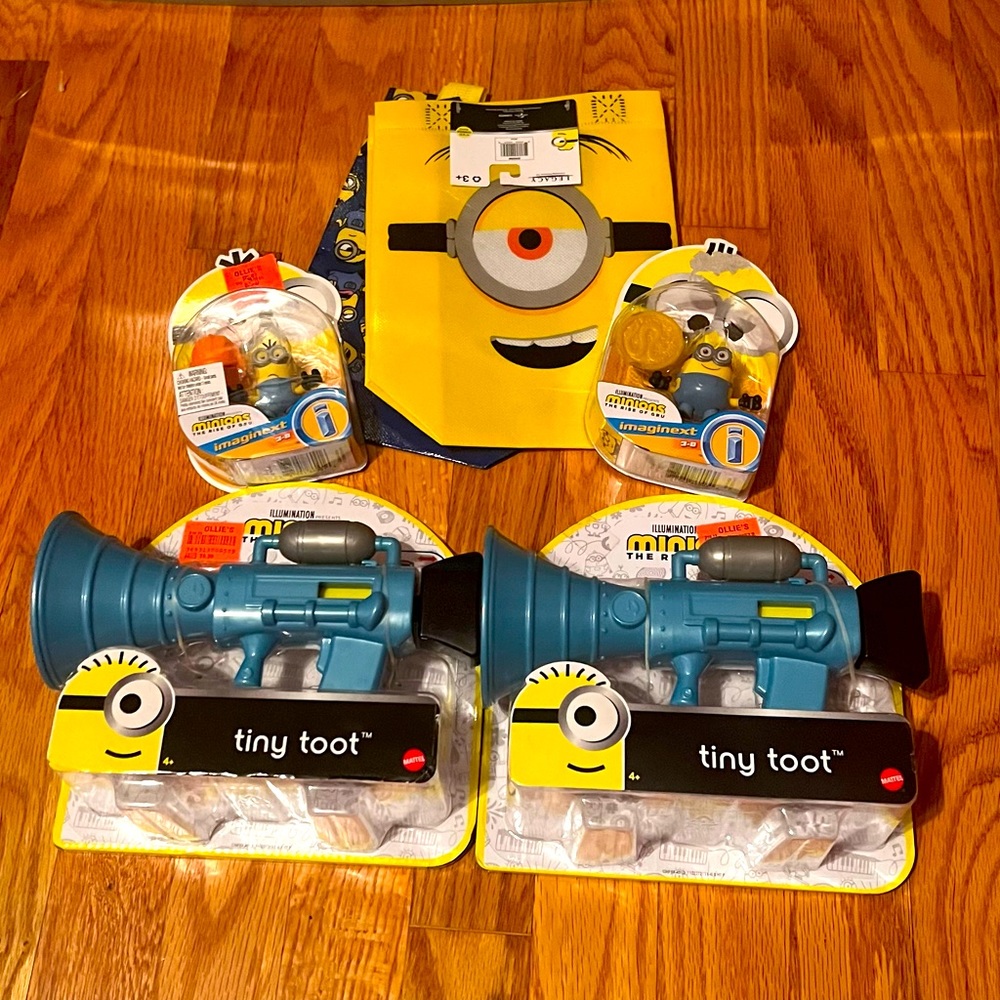 BRAND NEW: Minions Movie Toys (4) and Gift Bags (2)